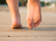 くるぶしから足裏のしびれ：足根管症候群とリハビリテーションについて