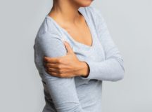 胸郭出口症候群：肩から手にかけてのしびれや痛み、ダルさ